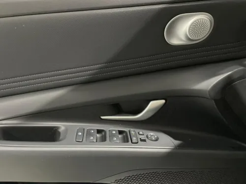 Hyundai ELANTRA 2025 