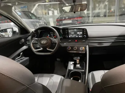 Hyundai Elantra 2025 
