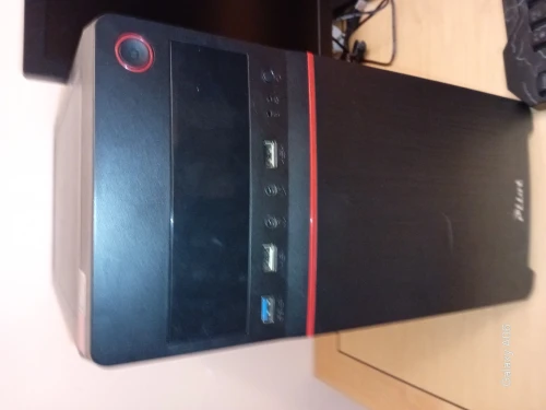 Pc avec écran LG et clavier souris et deluxe baffes RGB