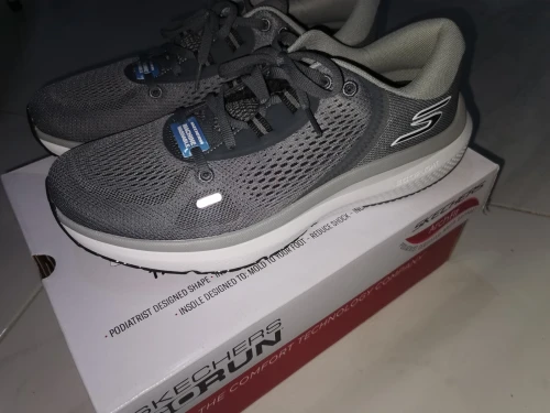 Addidas skechers comfortable 