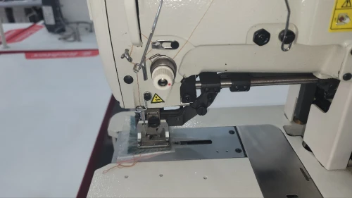 ماكينة عمل فتحة الازرار Richtex