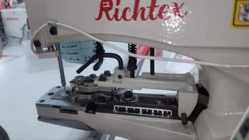 ماكينة كبس الازرار Richtex