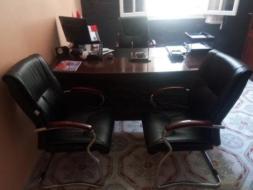 Bureau en bois rouge