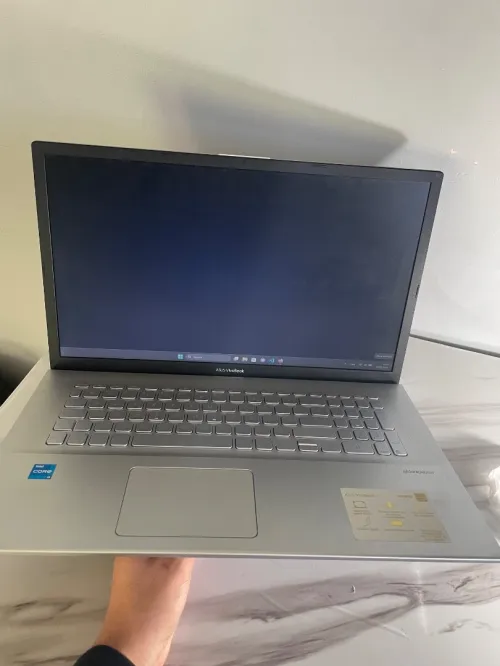ASUS VivoBook 17