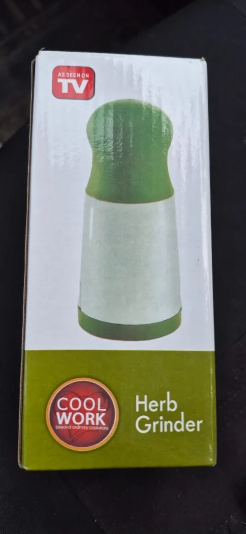 Hachoir de persil / menthe/ coriandre / et tout type de herbe prix 800 DA