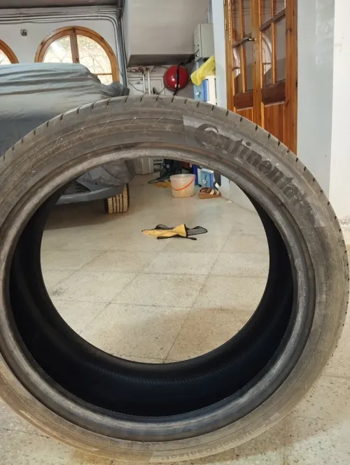 Continental 255 40 R20