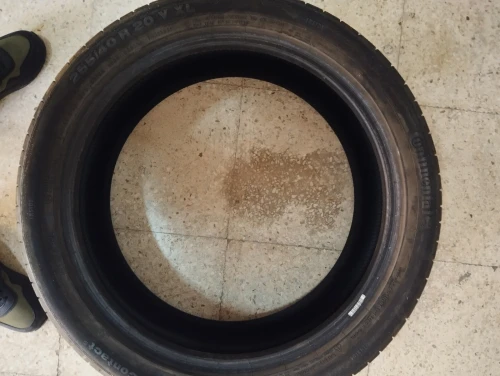 Continental 255 40 R20
