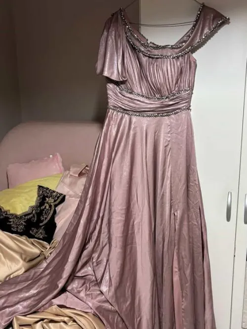 Robe de soirée neuf et en très bonne état