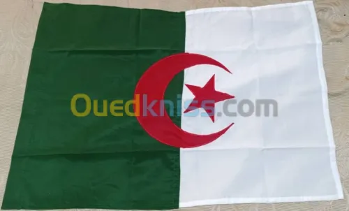 Les drapeaux et l'écharpes d'Algérie 