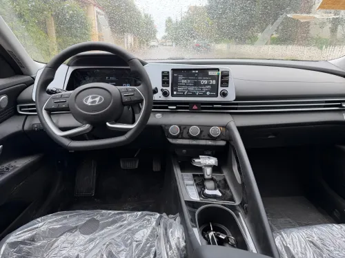 Hyundai Elantra 2025 
