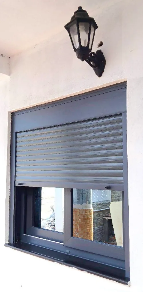 Moustiquaire et volet roulant