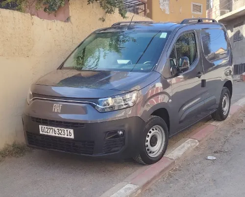 Fiat Doblo 2023 Doblo 2023 italien 3 place