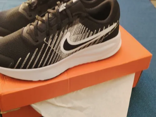 NIKE pointure 44 orignal