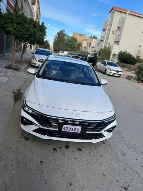 Hyundai Elantra 2025 