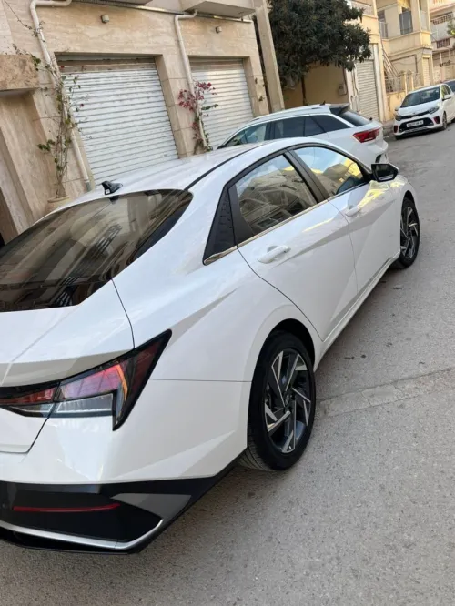 Hyundai Elantra 2025 