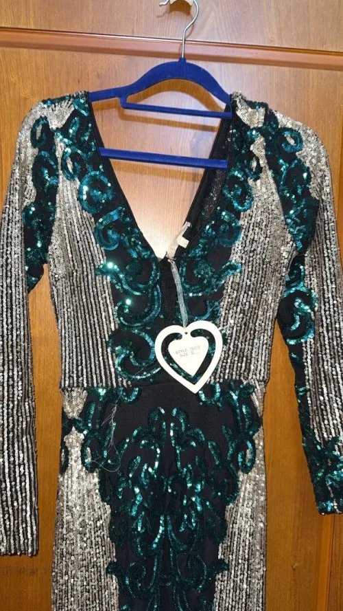 Robe de Soirée noir et vers à strasse