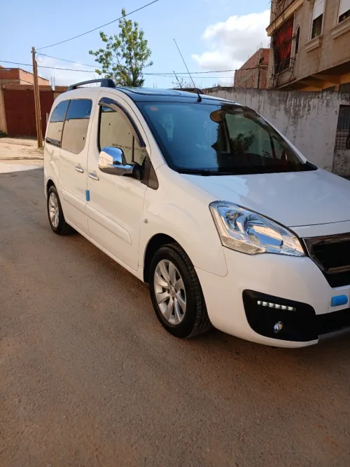 Peugeot Partner 2017 Tepee Allure 