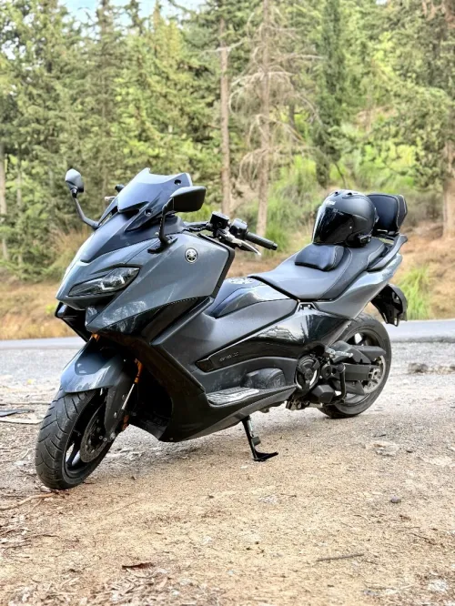 Yamaha T max 2022