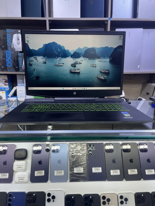 HP Pavilion Gaming 17 / i5 11300H / 16GB RAM / RTX 3050 Ti  144Hz FHD