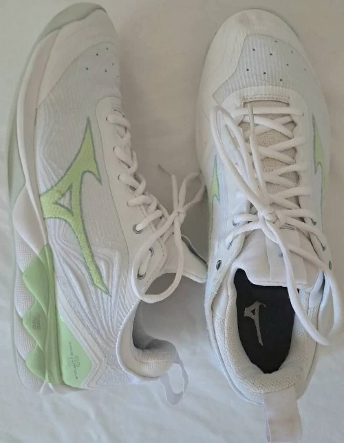 Mizuno wave lyminous 2