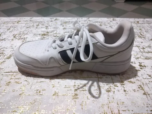 Chaussures basquettes Adidas 