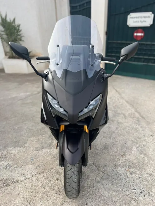 Yamaha T max 2025