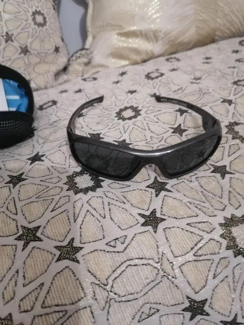 deux paires de lunettes originales
