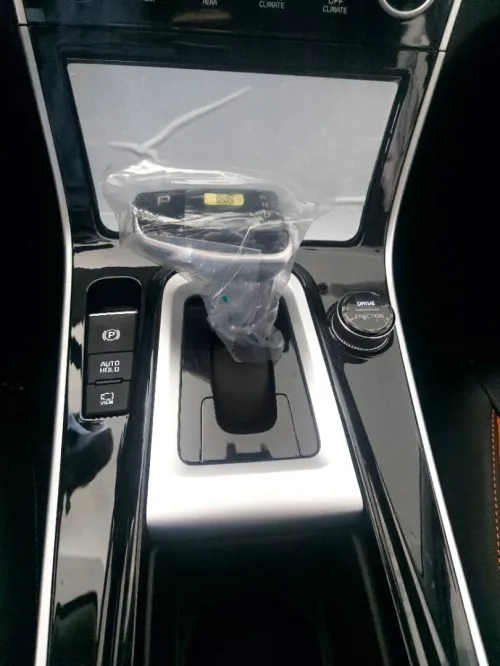 Kia Seltos 2025 Luxury with blackroof