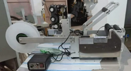 الات التعبئة والتغليف المواد السائلة Machines de remplissage et d'emballage de liquides
