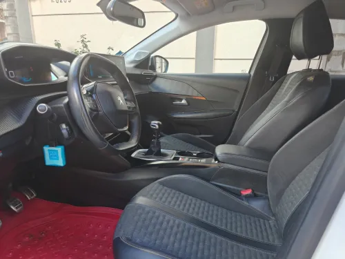 Peugeot 208 2021 Road trip