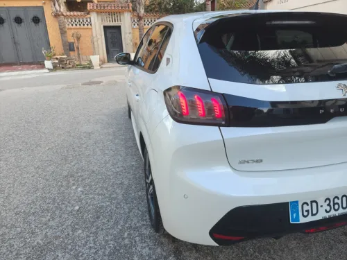 Peugeot 208 2021 Road trip