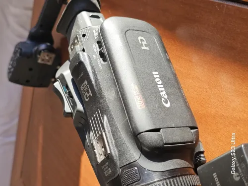 Caméra professionnelle Canon XA15 + 2 batteries + stabilisateur NEST - Très peu utilisée