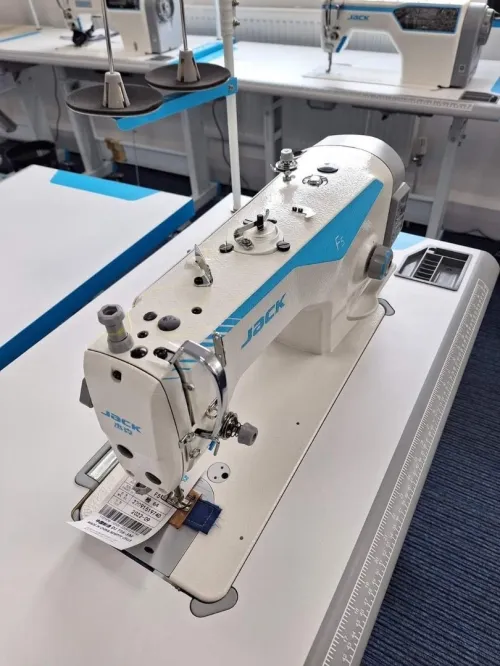 Machine a coudre Jack F5