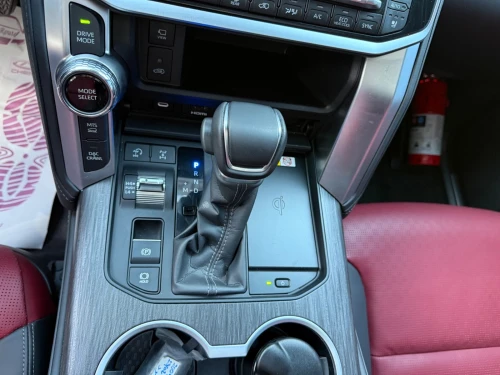 Toyota Land Cruiser  2026 V XR - full options