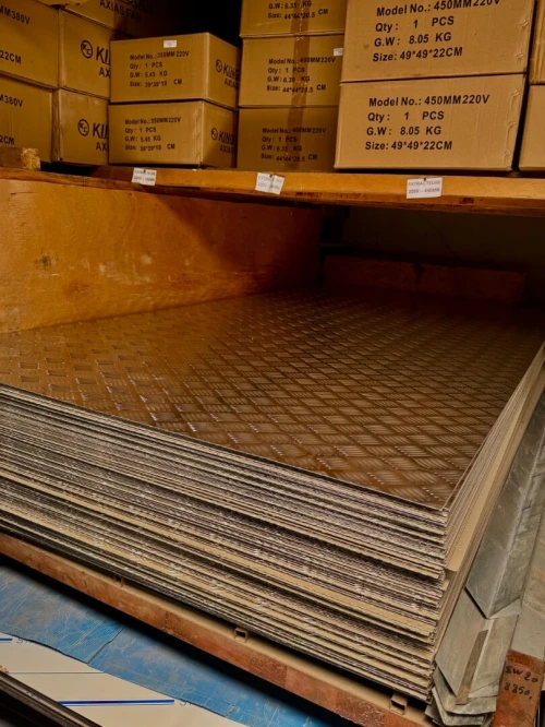 tole aluminium strié