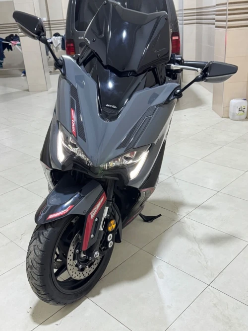 Yamaha Tmax 2022