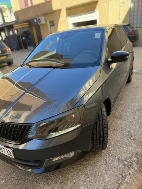 Skoda Fabia 2017 Style (avec toit panoramique)