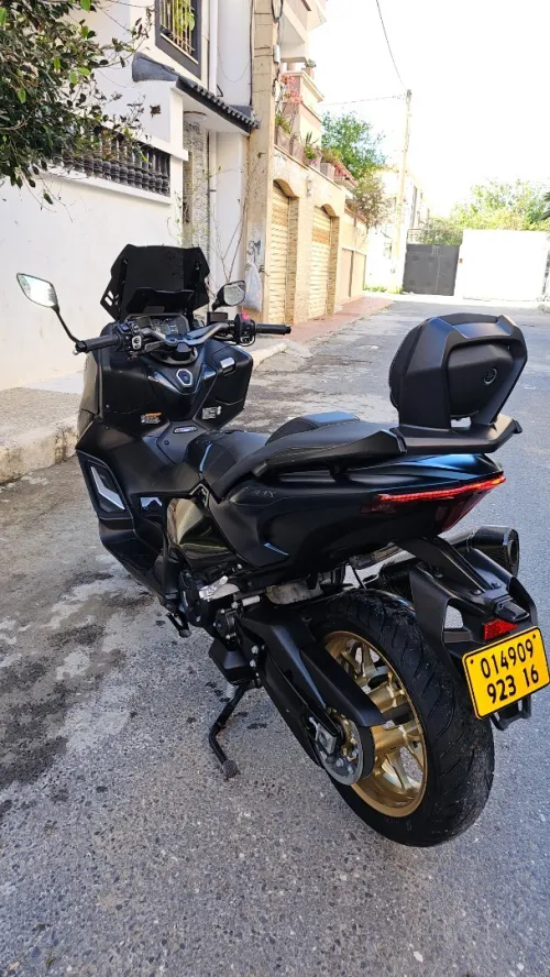 Yamaha T-Max 562 2023