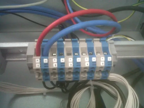 installation électricités bâtiment et Maintenance.