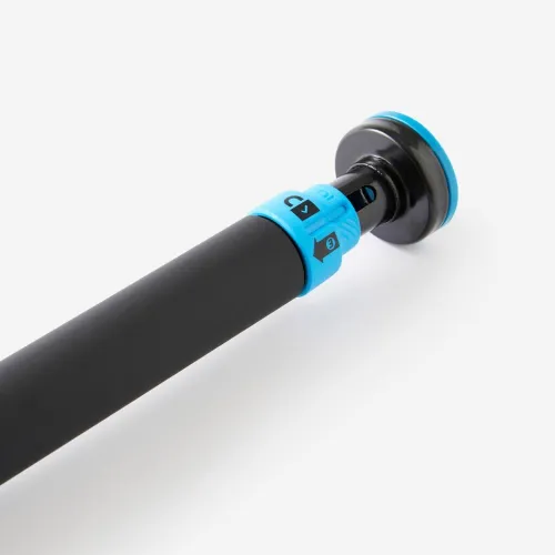 Decathlon Barre de traction verrouillable musculation 100cm - s'étend de 95cm à 120cm.