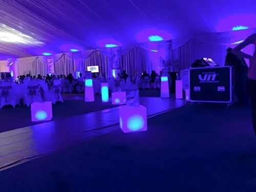location de mobiliers lumineux pour événements