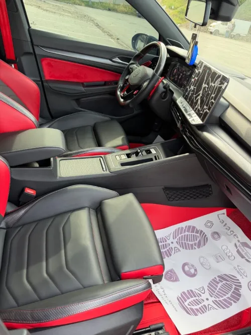 Volkswagen Golf 8 2025 R-Line