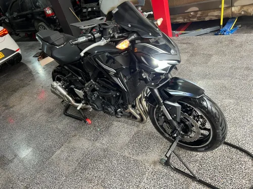 Kawasaki Z900 