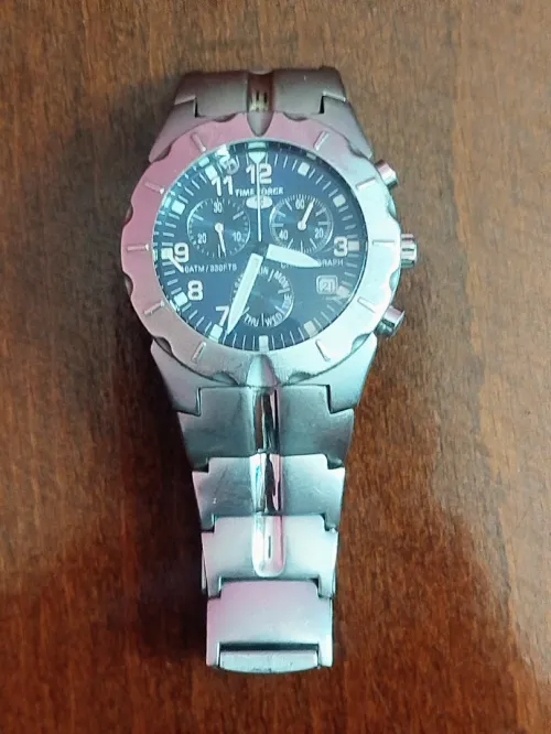 Montre analogique Time Force très élégant 