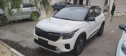 Kia Seltos 2025 Luxury black roof