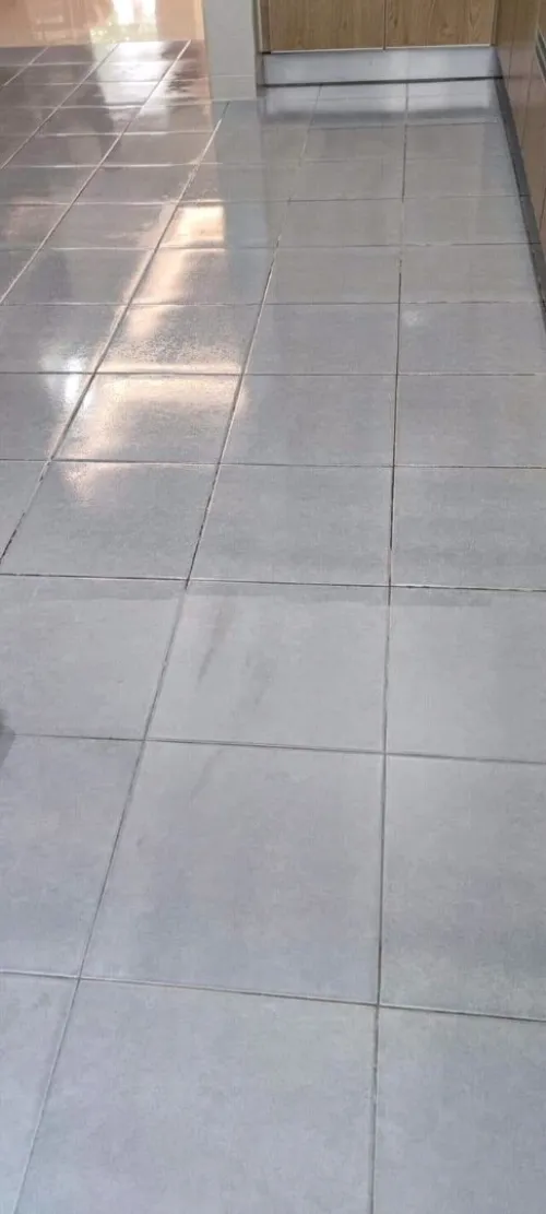 Nettoyage dal de sol faux parquet  
