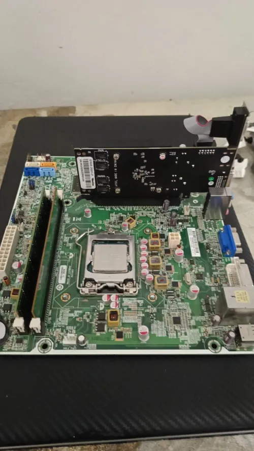 Combo Carte mère CPU RAM HDD et carte graphique