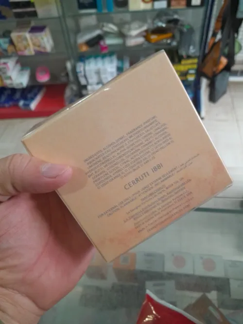 Eau De. Toilette. Cerruti  1881.  Femme