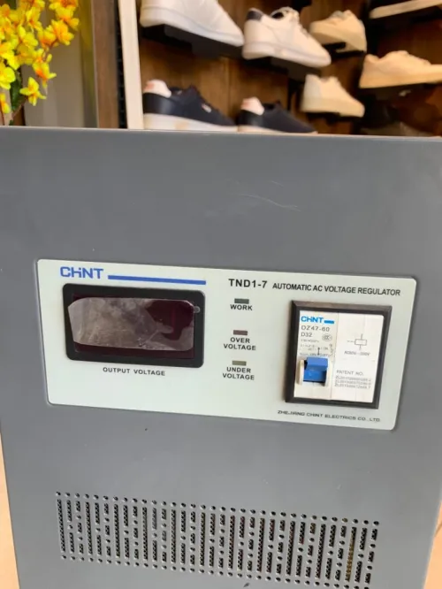 REGULATEUR DE TENSSION 7KVA CHINT