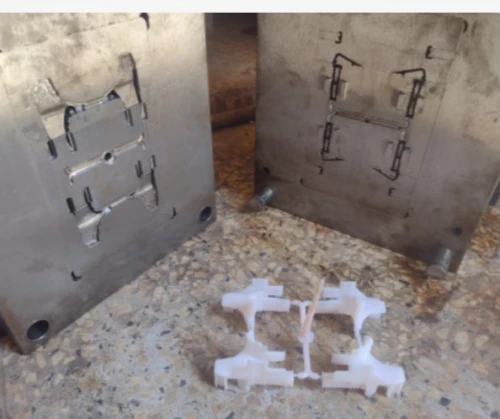 Fabrication de moules injection plastique matrice emboutissage 